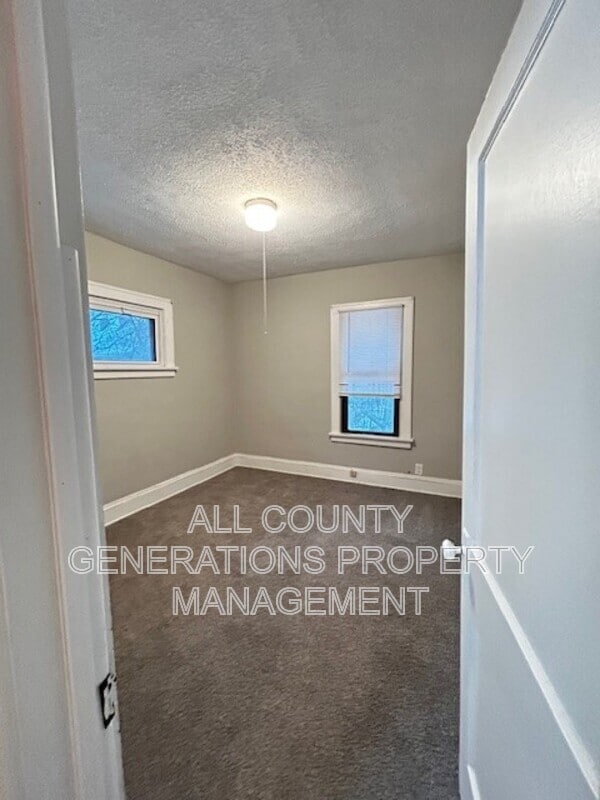 Building Photo - 9612 Lamontier Ave