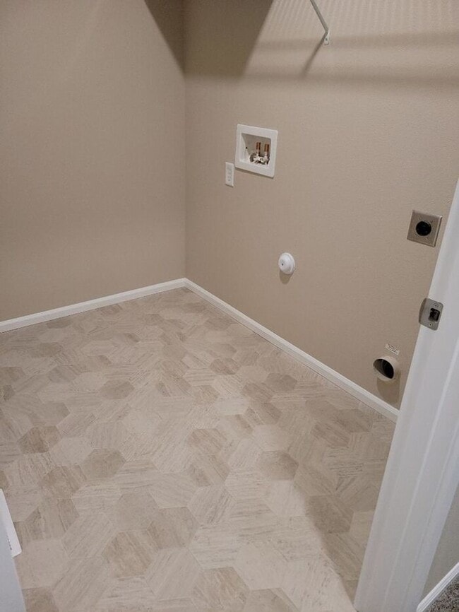 Building Photo - 4 Bed Plus Den in Sultan's New Daisy Crossing