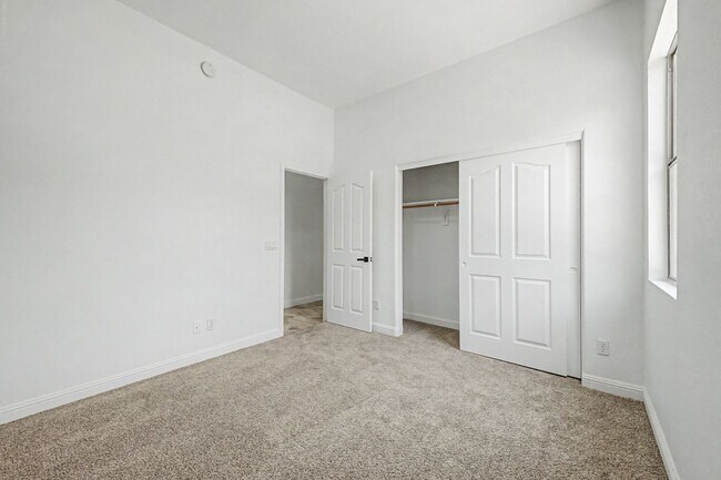 Building Photo - 1900 E Woodsman Pl