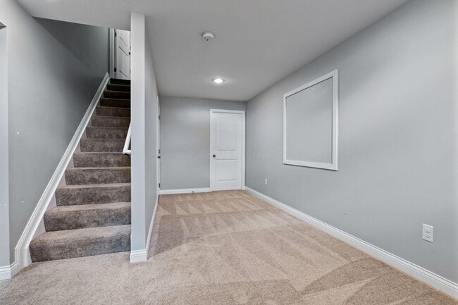 Building Photo - 6185 Dietz Dr