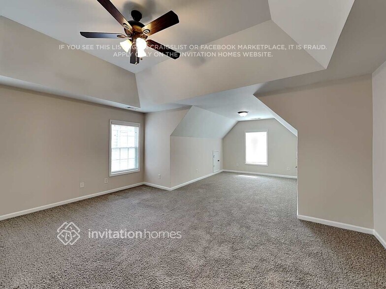 Building Photo - 625 Excalibur Ct SE