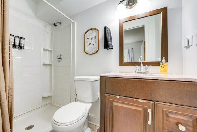 Building Photo - 1518 Riverside Ave