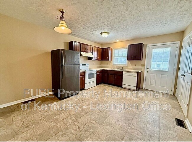 Building Photo - 198 Daisy St