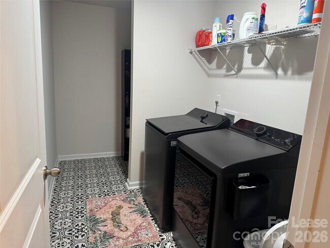 Building Photo - 1058 Thoroughbred Dr.