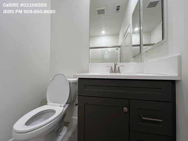 Building Photo - Yorba Linda 3 Bedroom Condo