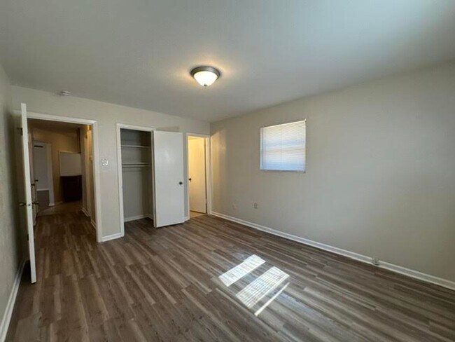Building Photo - 301 Sunset Blvd