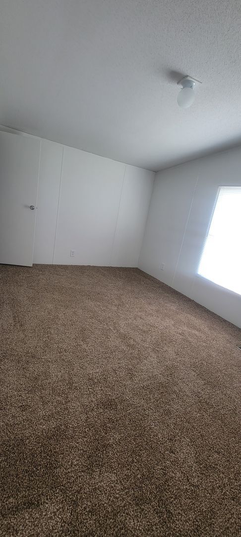 Building Photo - Ready to Move in