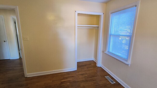 Building Photo - 5111 Palmetto Ln