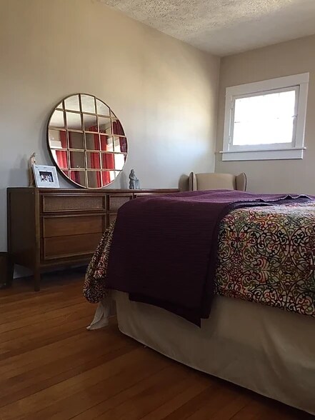 Building Photo - 321 Charles Avenue Southeast