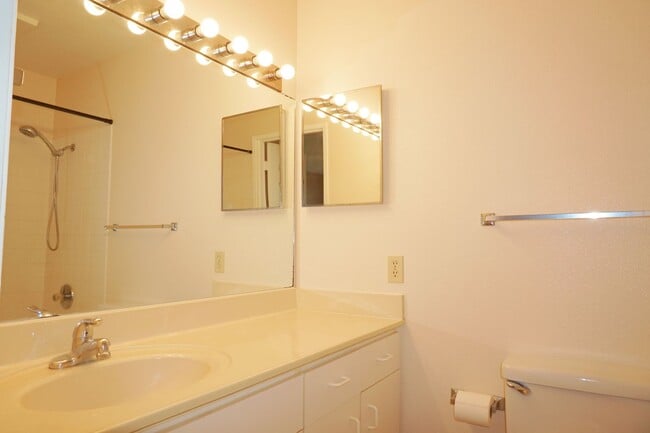 Building Photo - Garden at Launani Valley on Ground Floor w...