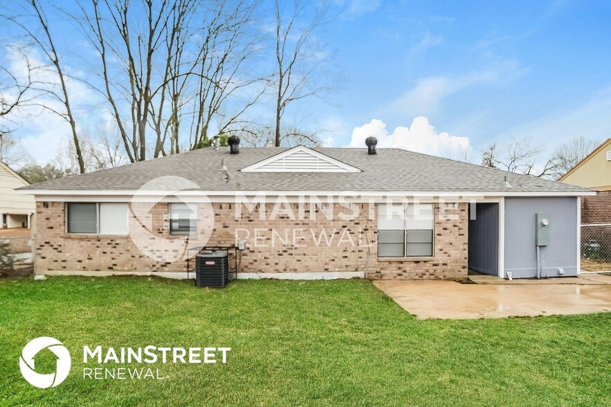 Building Photo - 3030 Normandy Dr