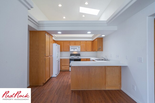 Building Photo - Remodeled 3 Bedroom Townhome with Great Vi...
