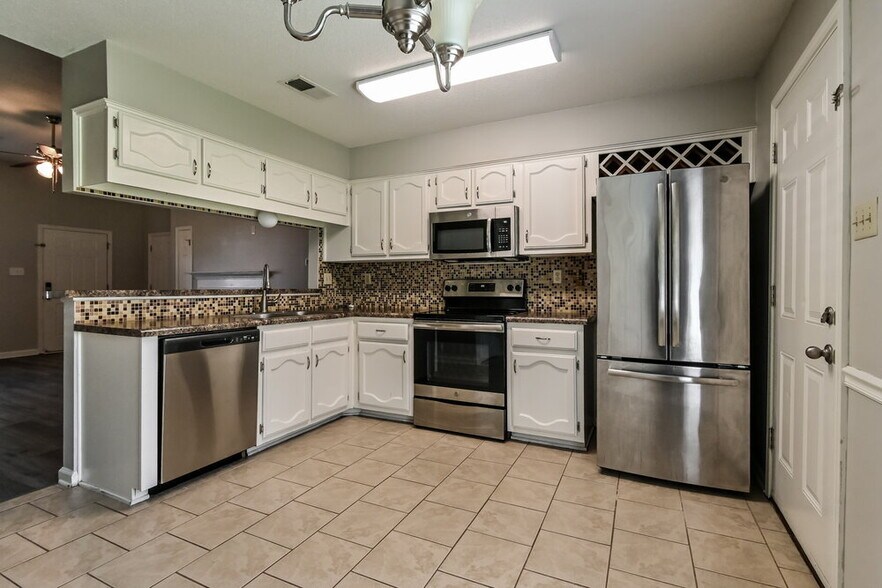 Building Photo - 8389 Palm Springs Dr