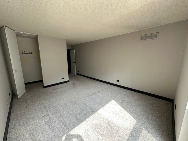 Building Photo - 200 N Dearborn St