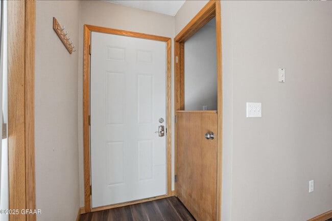 Building Photo - 5191 W Lanark Dr