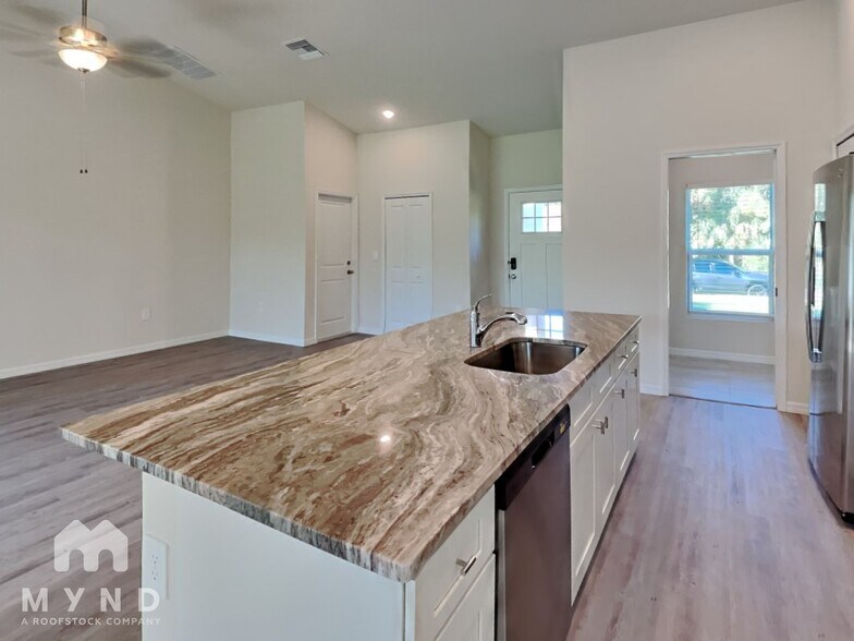 Building Photo - 2690 Shabonne Ln