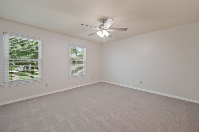 Building Photo - 10180 Longmont Dr