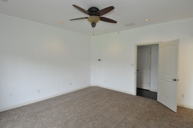 Building Photo - Beautiful Spacious Home FOR LEASE!