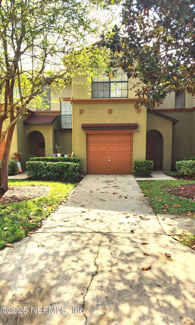 Primary Photo - 426 Honeycomb Way