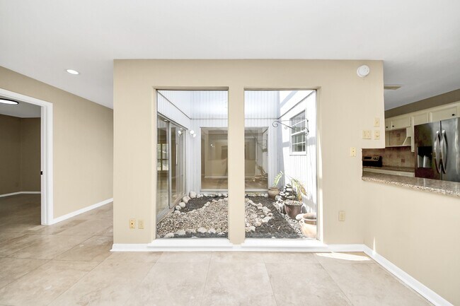 Building Photo - 5 Tiffany Square