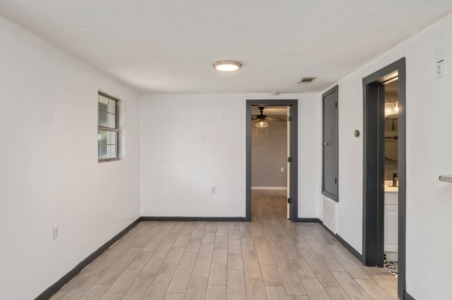 Building Photo - Updated home in Fort Walton Beach!