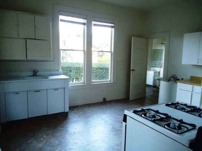 Building Photo - 429 Monterey St