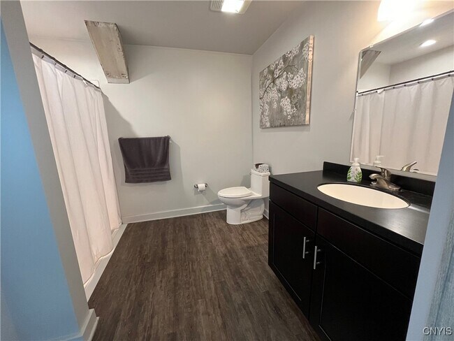 Building Photo - 800 N Clinton St