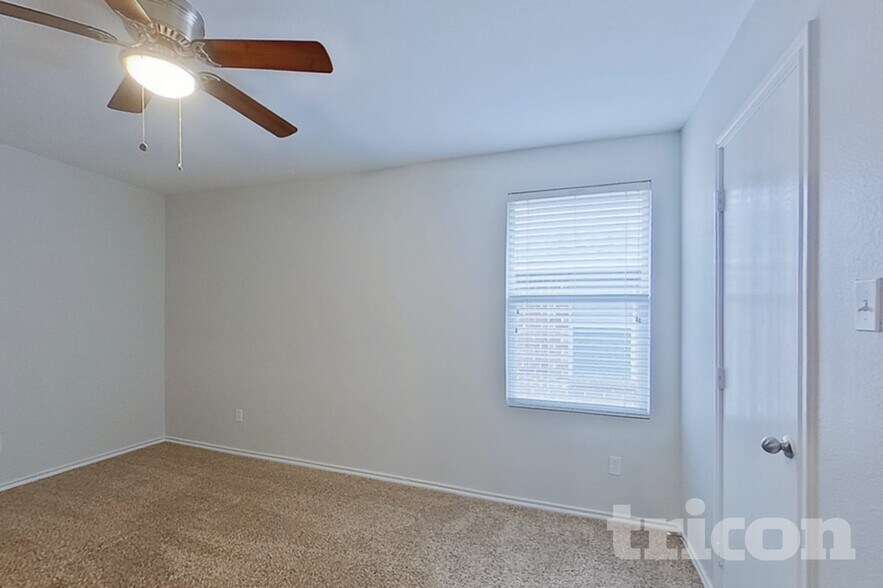 Building Photo - 1242 Yukon Dr