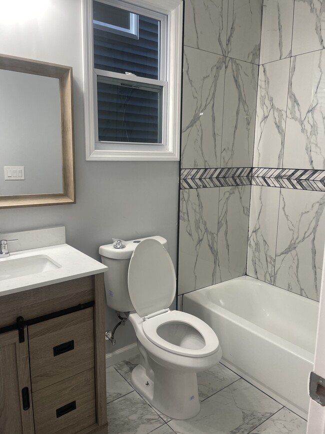 Building Photo - 422 Cherry St