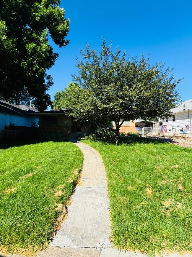 Building Photo - 723 Stover St