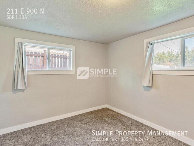 Building Photo - 211 900 N