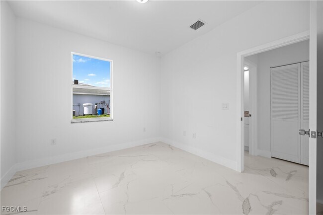 Building Photo - 1136 Ichabod Ave