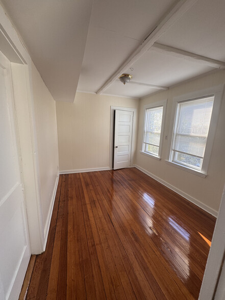 Building Photo - 38 Hanson St