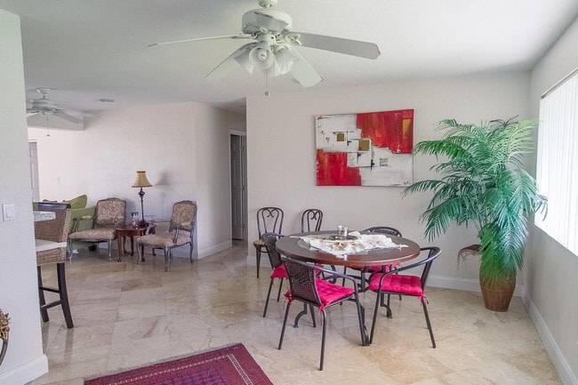 Building Photo - 927 W Royal Palm Rd