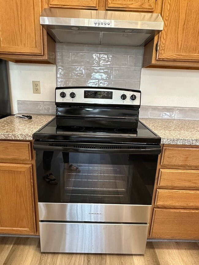 Building Photo - Top Floor of Benicia Duplex