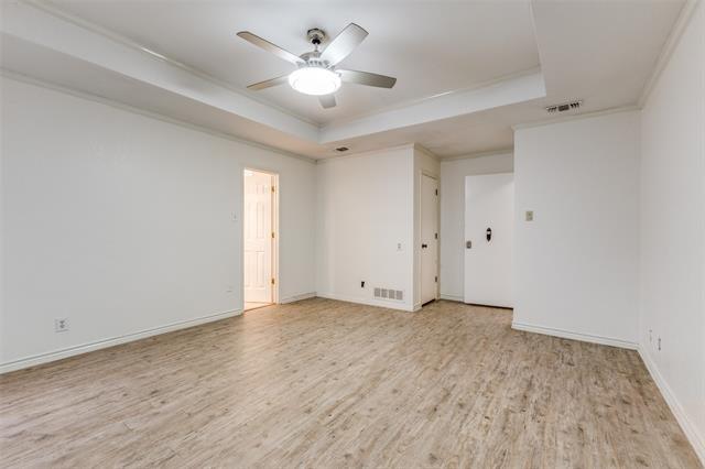 Building Photo - 827 W 9th St