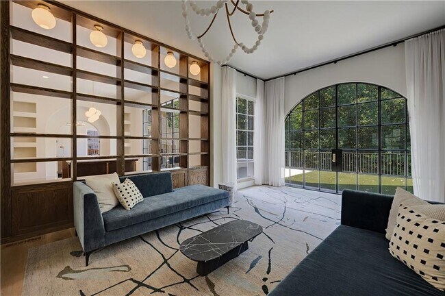 Building Photo - 3570 Knollwood Dr NW