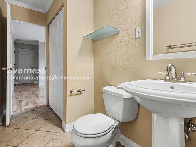 Building Photo - 276 S Sherman St