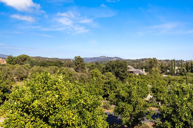 Building Photo - Country Resort in Paradise!