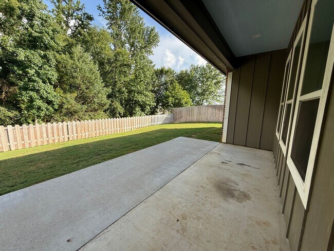 Building Photo - 1037 Stagecoach Bend