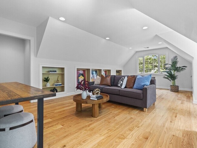 Building Photo - 93 W Goulding St