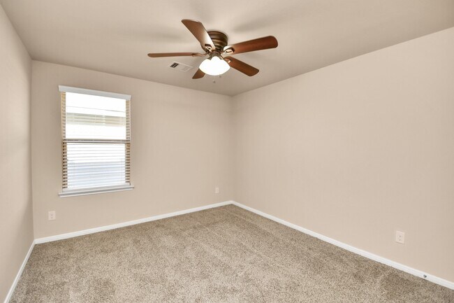 Building Photo - 719 Longstreet Dr