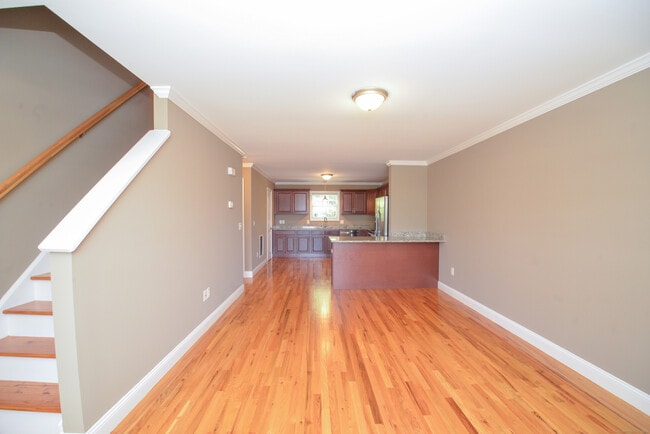 Building Photo - 335-343 Meadowside Rd