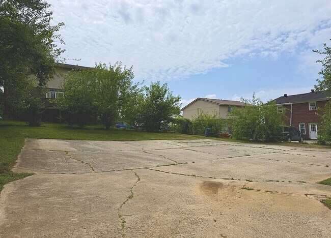 Building Photo - 102 Northwood Rd