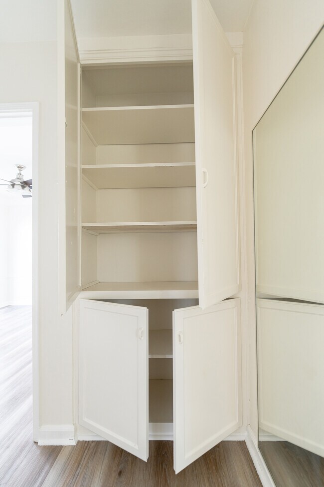 Building Photo - 233 W 64th St