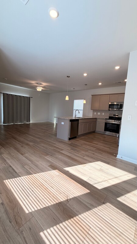 Building Photo - 1428 Donhill Dr