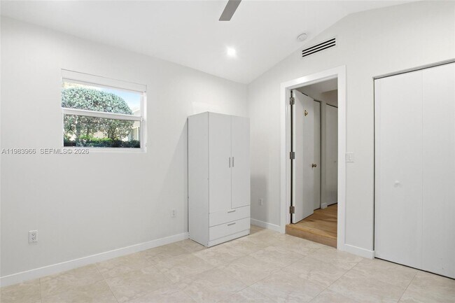 Building Photo - 1150 NE 91st St