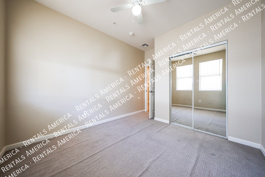 Building Photo - 1406 W Main St