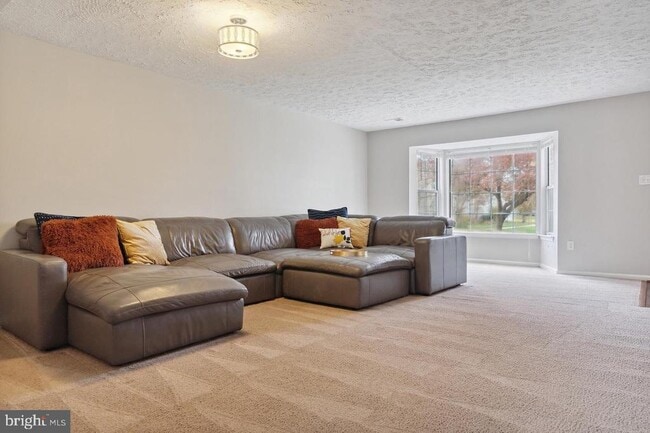 Building Photo - 6103 Red Squirrel Pl