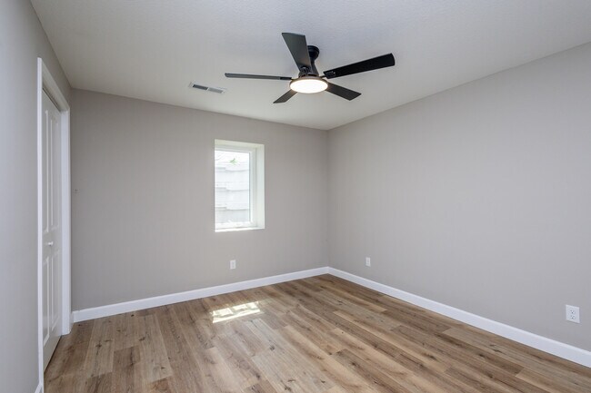 Building Photo - 25 Poplar Hill Dr